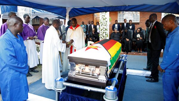 Zimbabve’nin eski lideri Robert Mugabe defnedildi. - Sputnik Türkiye
