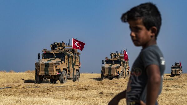 Suriye'de Tel Abyad yakınlarında Türkiye'ye ait tanklar   - Sputnik Türkiye