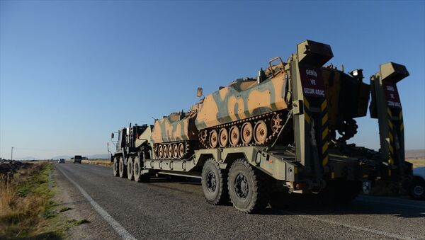 Türk Silahlı Kuvvetleri tarafından Suriye sınırındaki askeri birliklere paletli zırhlı muharebe aracı takviyesi yapıldı. - Sputnik Türkiye