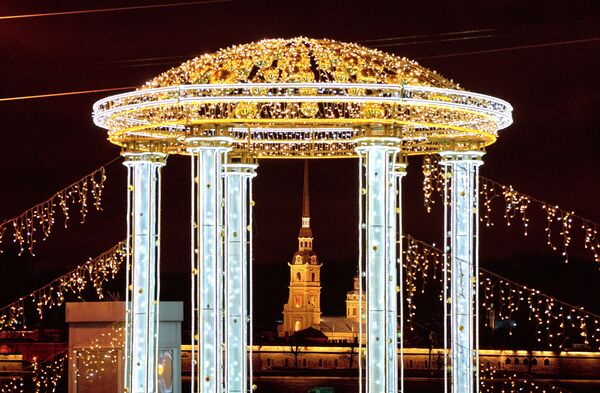 Yılbaşı süslemeleriyle kış masalına dönüşen St. Petersburg  - Sputnik Türkiye