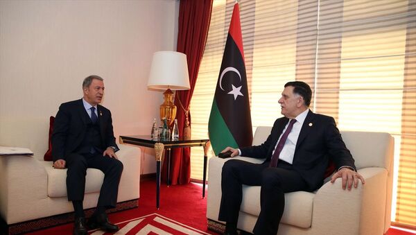 Milli Savunma Bakanı Hulusi Akar- Libya Ulusal Mutabakat Hükümeti (UMH) Başkanlık Konseyi Başkanı Fayiz es-Serrac  - Sputnik Türkiye