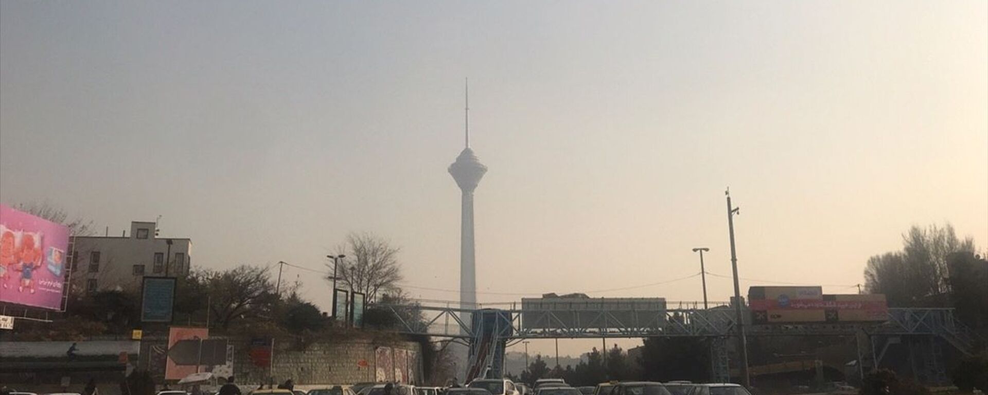 İran’ın başkenti Tahran’da hava kirliliği gündelik yaşamı olumsuz yönde etkiliyor - Sputnik Türkiye, 1920, 14.12.2022