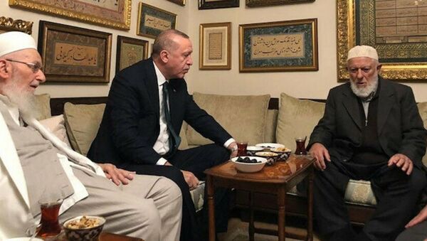 Cumhurbaşkanı Recep Tayyip Erdoğan, hadis alimi M. Emin Saraç'ı Fatih'teki evinde ziyaret etti - Sputnik Türkiye