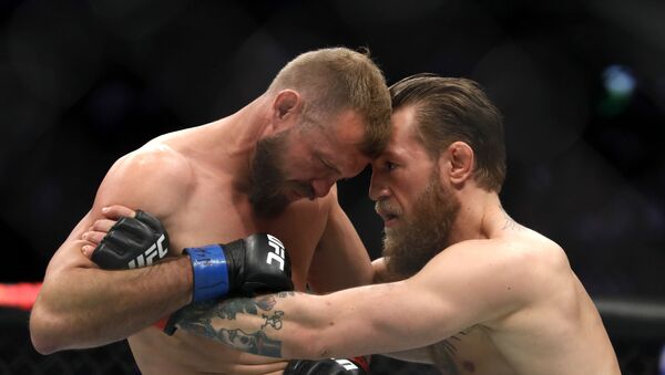 İrlandalı dövüşçü Conor McGregor, 'Kovboy' lakaplı ABD'li Donald Cerrone'ı 40 saniyede nakavt etti - Sputnik Türkiye