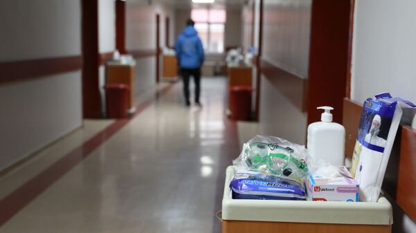 Hastanedeki herkese tek kullanımlık malzemeler verilecek ve tüm atıklar ’tıbbi atık’ olarak değerlendirilip, özel poşetlerle atılacak. - Sputnik Türkiye