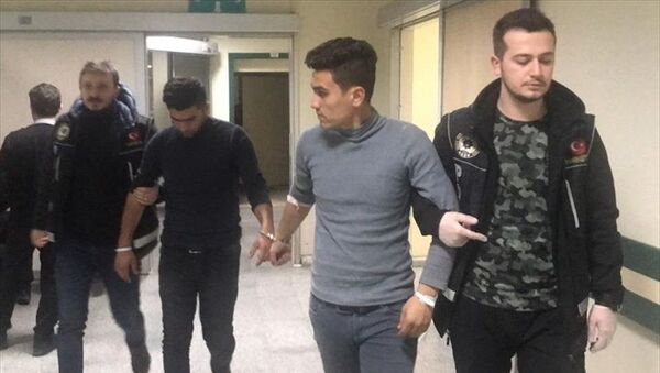Mide ve bağırsaklarında uyuşturucu taşıyan İranlı uyruklu 2 zanlı tutuklandı - Sputnik Türkiye