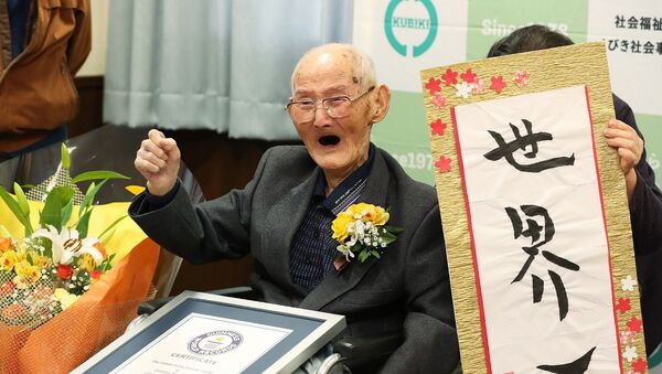 Japonya'da 112 yaşındaki Chitetsu Watanabe, Guinness Dünya Rekorları tarafından dünyanın en yaşlı erkeği kabul edildi. - Sputnik Türkiye