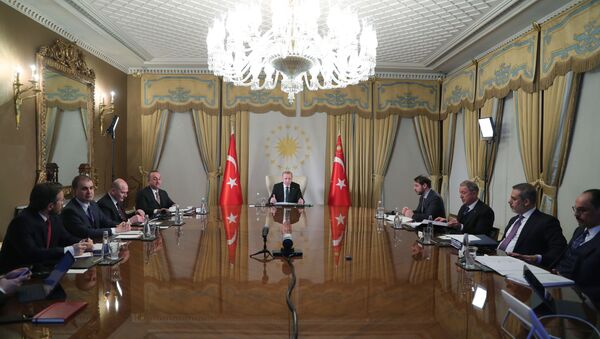 Cumhurbaşkanı Erdoğan, Macron, Merkel ve Johnson'ın katılımıyla video konferans görüşmesi gerçekleştirdi - Sputnik Türkiye