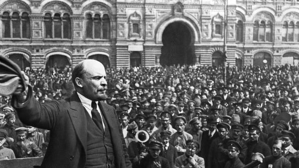 Vladimir Lenin Kızıl Meydan'da konuşma yapıyor. Moskova, 1919. - Sputnik Türkiye