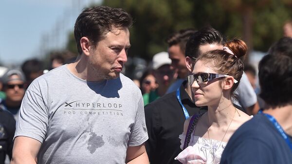 Space X’in CEO’su Elon Musk ve müzisyen sevgilisi Grimes - Sputnik Türkiye