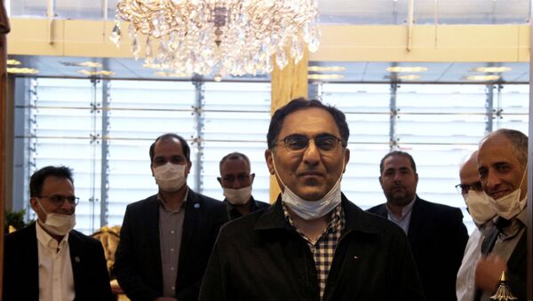 ABD'de gözaltı merkezinde tutulduğu sırada koronavirüse yakalanan İranlı bilim insanı Sirus Asgari ülkesine döndü. - Sputnik Türkiye