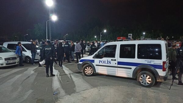 Uyuşturucu şüphelisinin testi pozitif çıktı, 30 polis karantinaya alındı - Bursa - Sputnik Türkiye