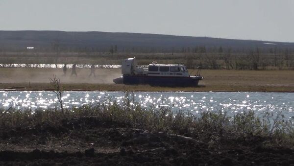 Norilsk’te nehre akan yakıt Pyasino buzul gölüne sızdı - Sputnik Türkiye