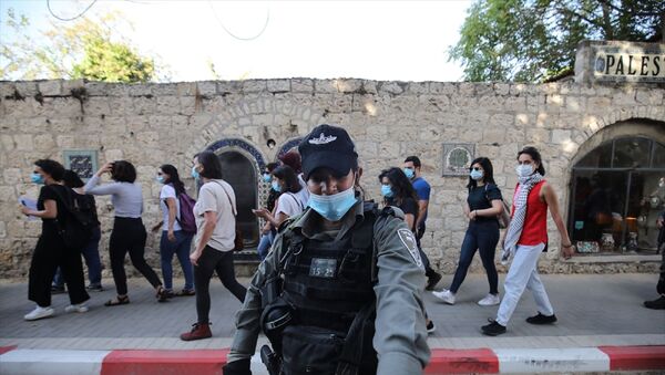 İsrail polisi, Doğu Kudüs’te otizmli İyad Hallak'ın öldürülmesine tepki amacıyla düzenlenen gösteriye müdahale ederek 3 Filistinli kadını gözaltına aldı. - Sputnik Türkiye
