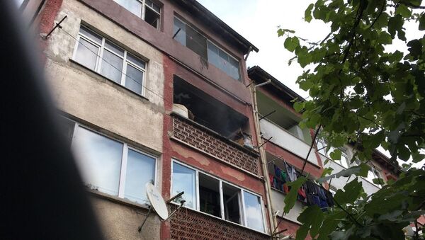 Zonguldak'ın Çaycuma ilçesinde evinin balkonunda yangın çıkardığı iddia edilen bir kişi daha sonra intihara kalkıştı. - Sputnik Türkiye