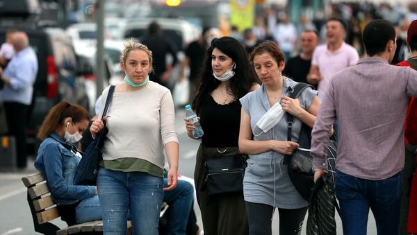 İstanbul'da maske ve sosyal mesafesiz kontrollü sosyal hayat - Sputnik Türkiye