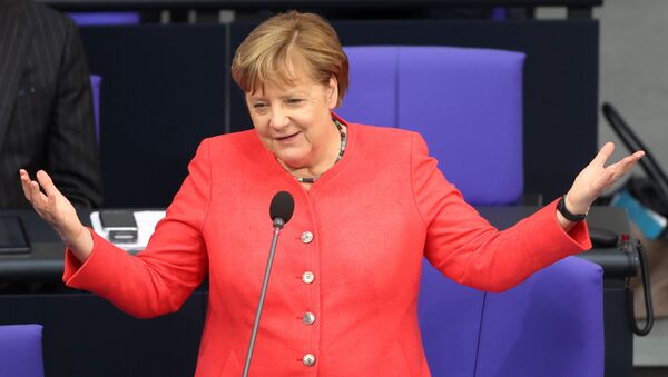 Almanya Başbakanı Angela Merkel Bundestag'da milletvekillerinin sorularını yanıtlarken - Sputnik Türkiye